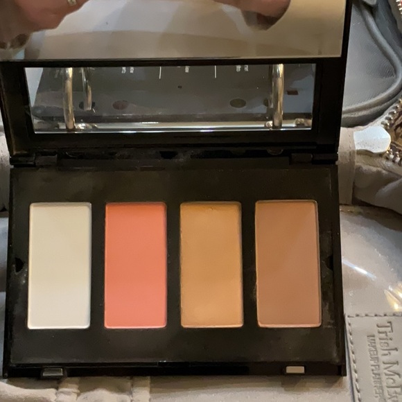 Trish McEvoy Makeup Planner with Silver and Black Accents - Picture 4 of 7